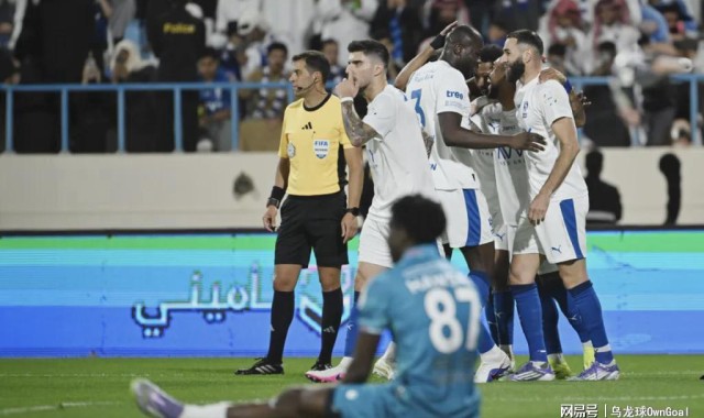 开云-踢疯了！首秀帽子戏法！前皇马巨星抢C罗风头，夺冠热门赛季不败